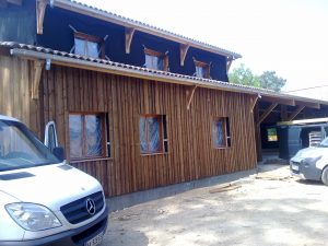 Bardage volige pin + couvre-joint